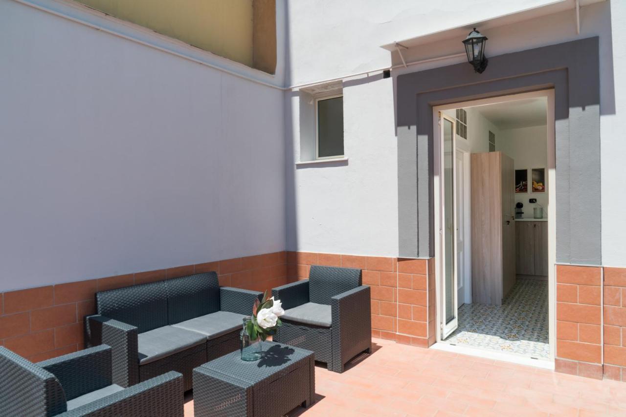 Suite & Luxury Rooms Palazzo Diomede Carafa Neapel Exteriör bild