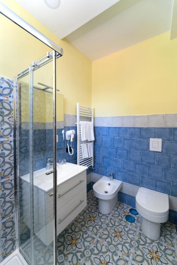 Suite & Luxury Rooms Palazzo Diomede Carafa Neapel Exteriör bild